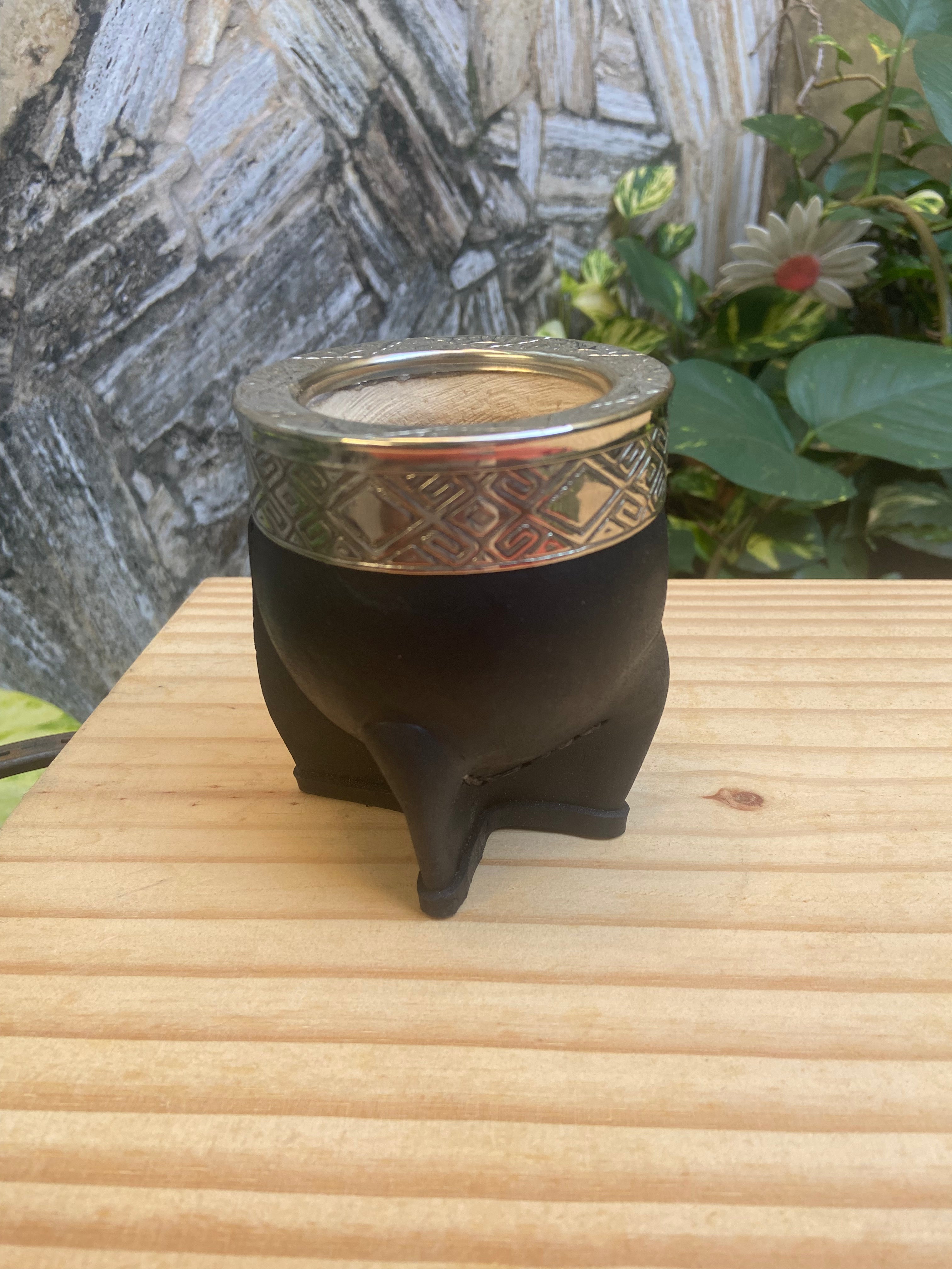 Mate Imperial Alpaca Cincelada Color Negro Diseño Rombo