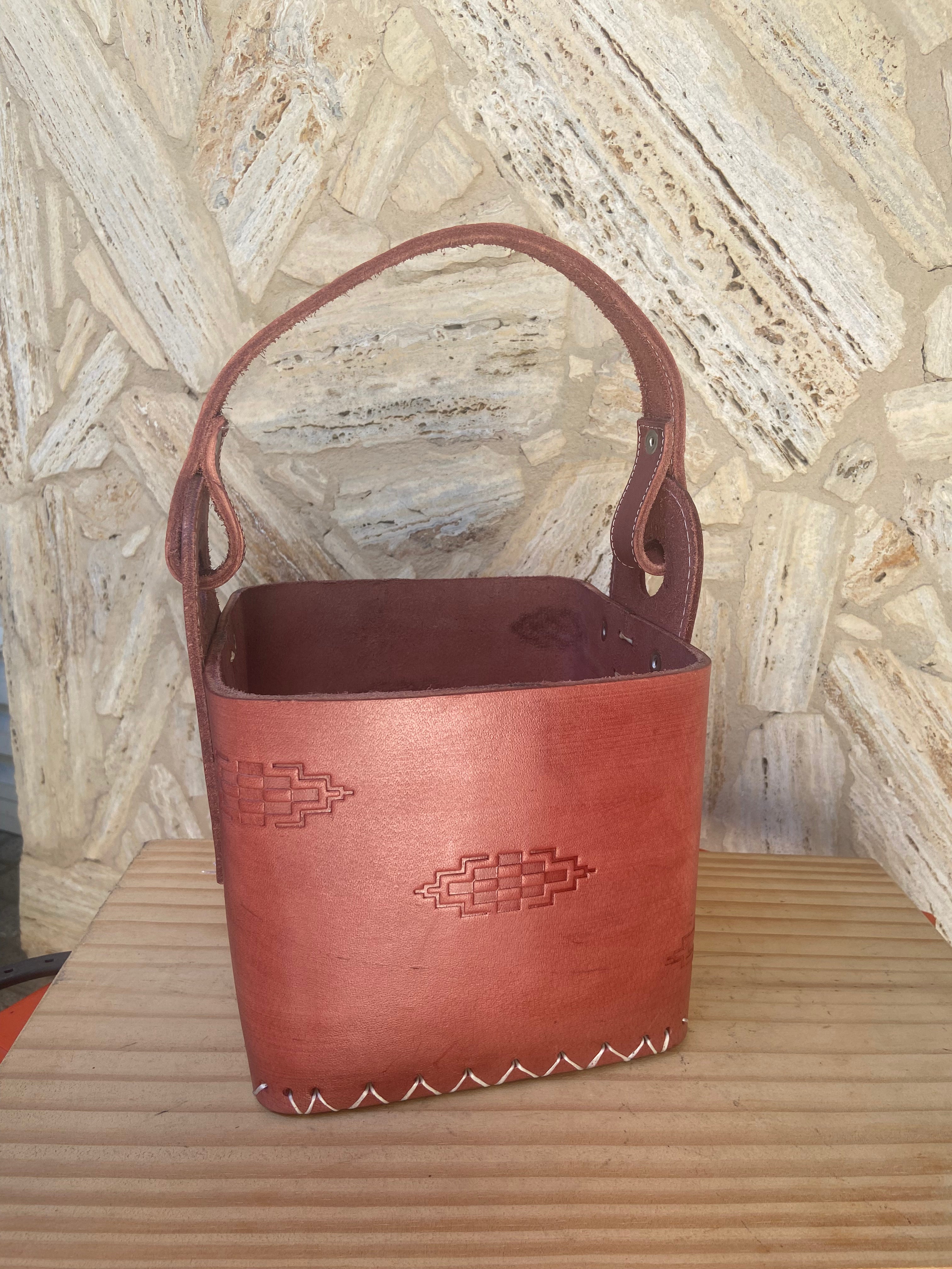 Canasta Premium Cuero Color Roja